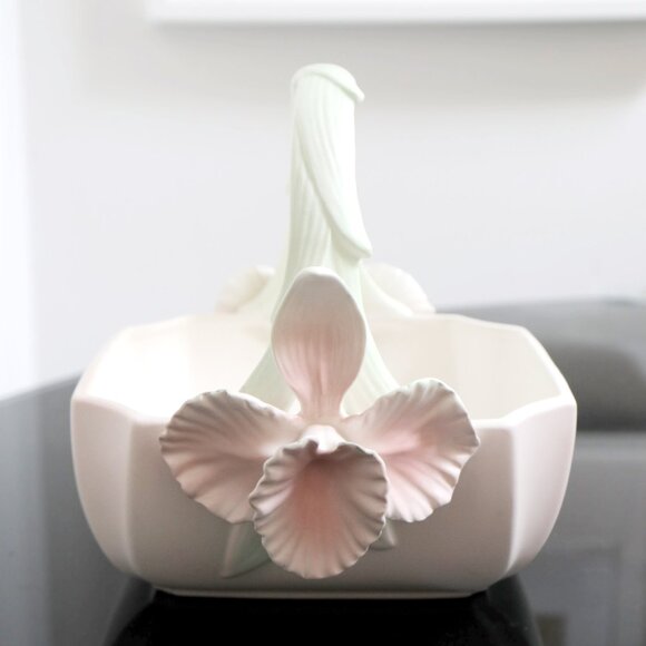 AS IS - REPAIRED Vintage Pink Iris Basket by Fitz & Floyd 1982, Easter Basket - Picture 4 of 10